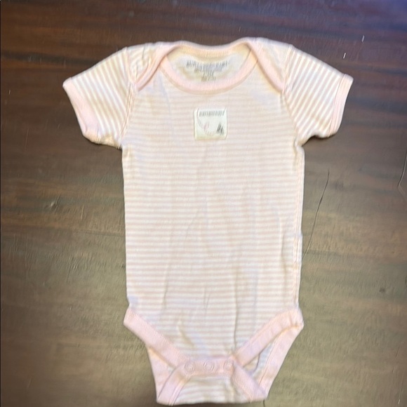 Burt’s Bees Baby organic cotton pink/white onesie size 3-6M - Picture 1 of 3